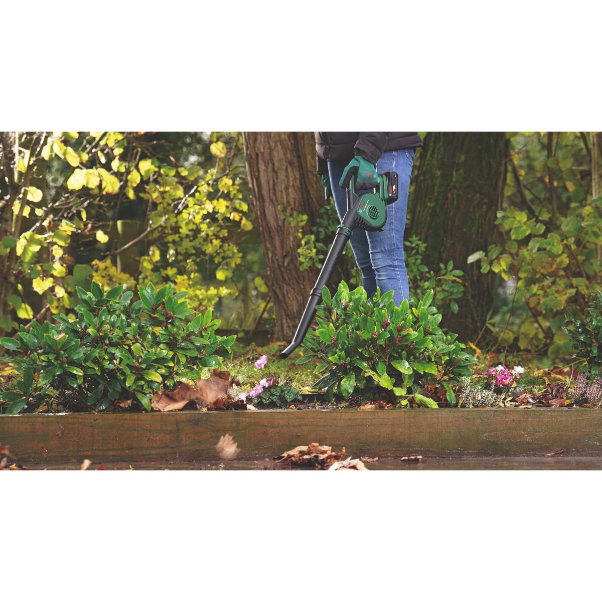 Bosch Akku-Laubbläser UniversalLeafBlower 18V-130