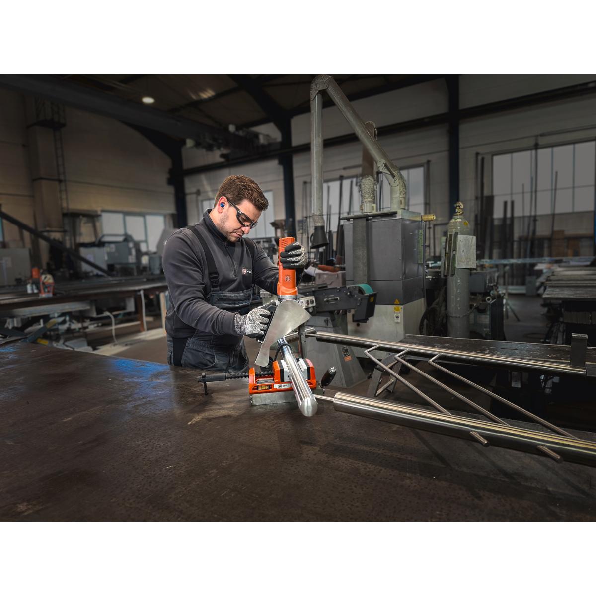 Fein Magnetschraubstock mit Backenbreite von 100 mm VersaMAG Schraubstock Set inkl. Schutzbacken aus