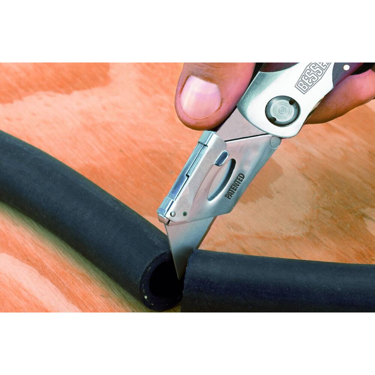 Bessey Cuttermesser mit Holzgriff