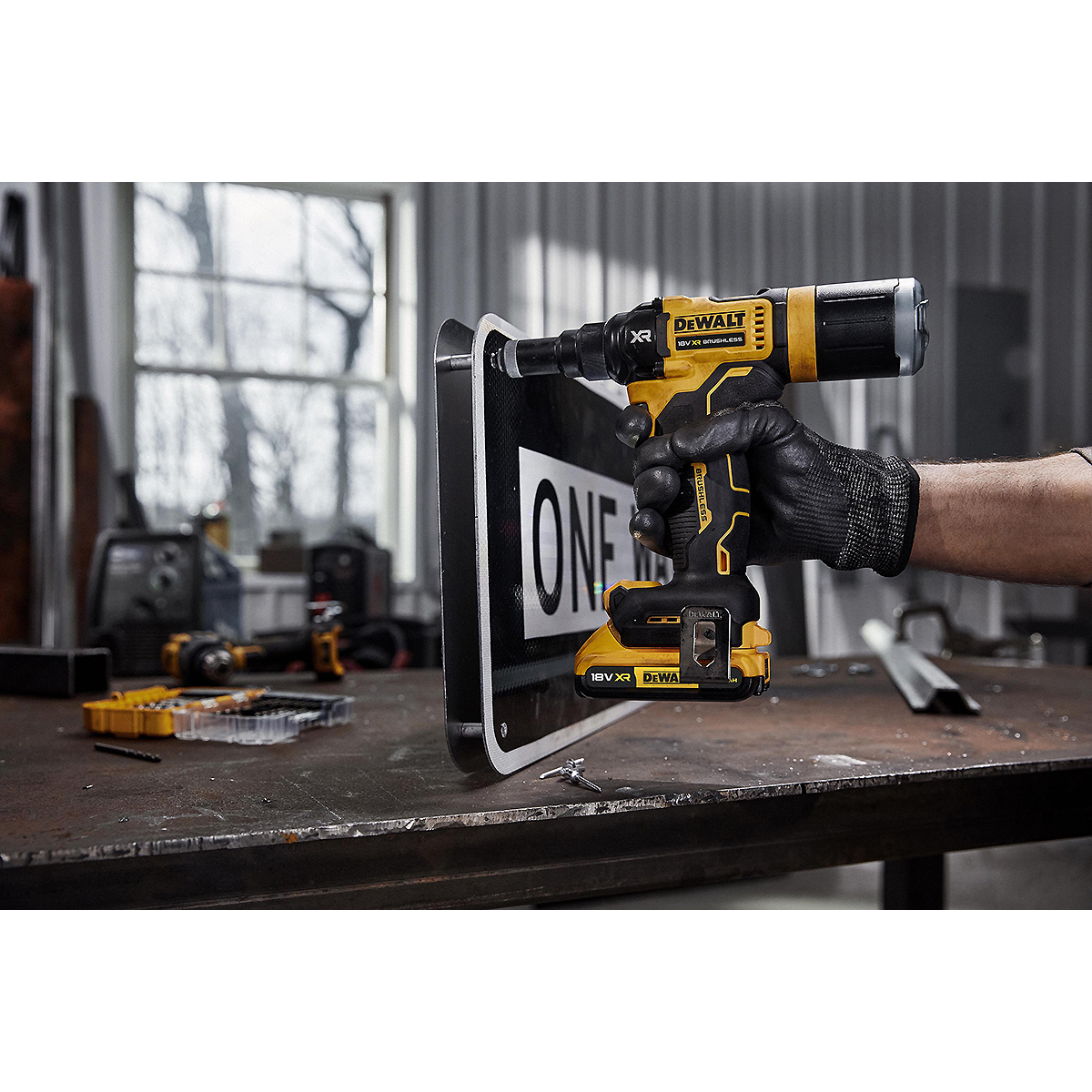 DEWALT Akku-Nietpistole 18V 2,4-4,8mm Basisversion für Akku Plus