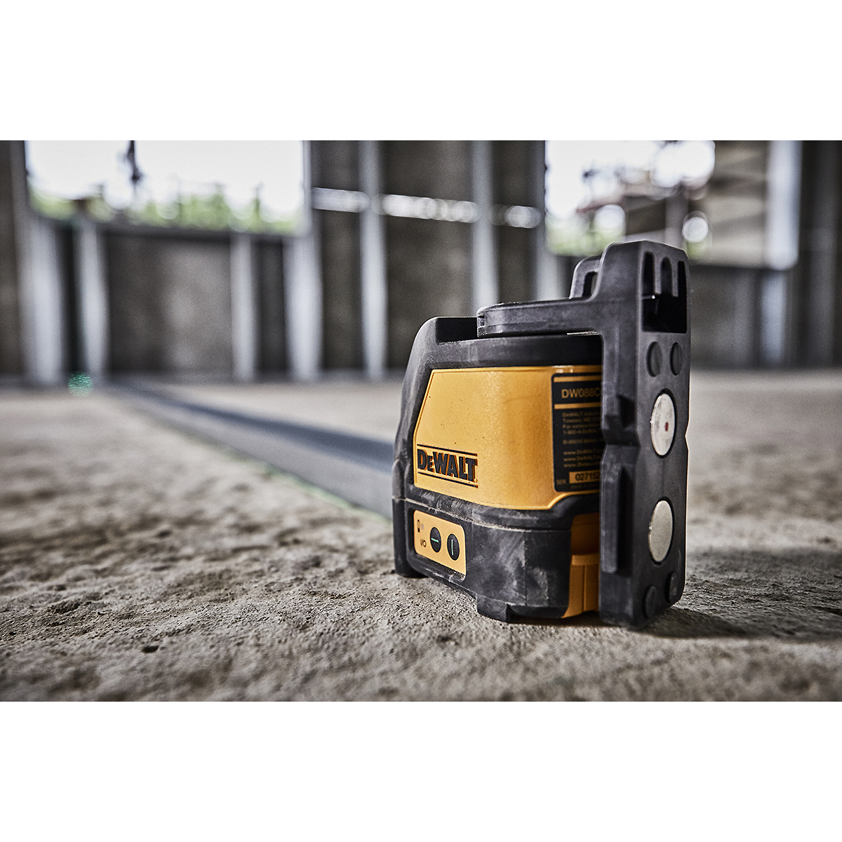 DEWALT Kreuzlinienlaser grün batteriebetrieben