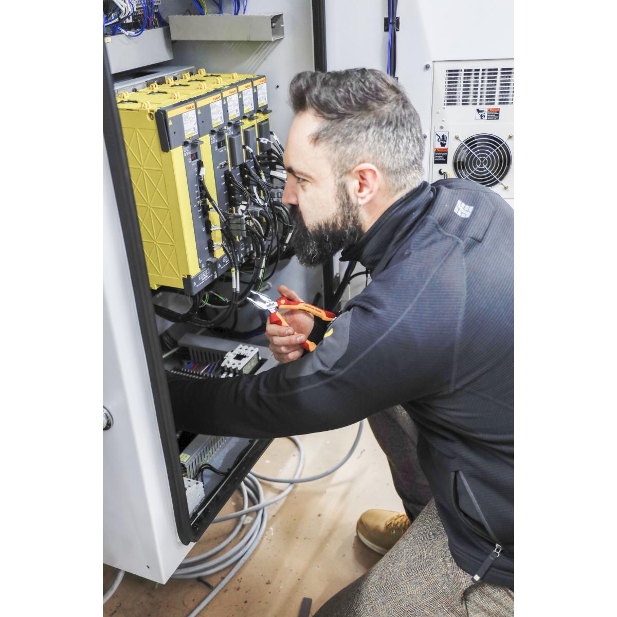 Wiha Kombizange Professional electric mit DynamicJoint und OptiGrip mit extra langer Schneide