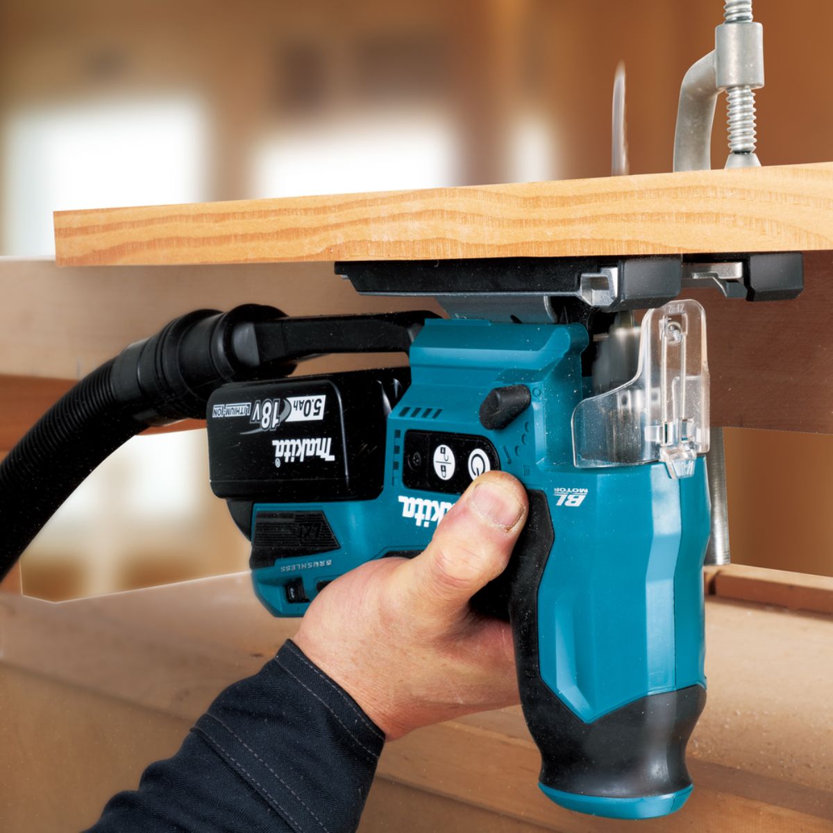 Makita Akku-Pendelhubstichsäge 18V / 3,0 Ah, 1 Akku + Ladegerät im MAKPAC DJV185RF1J