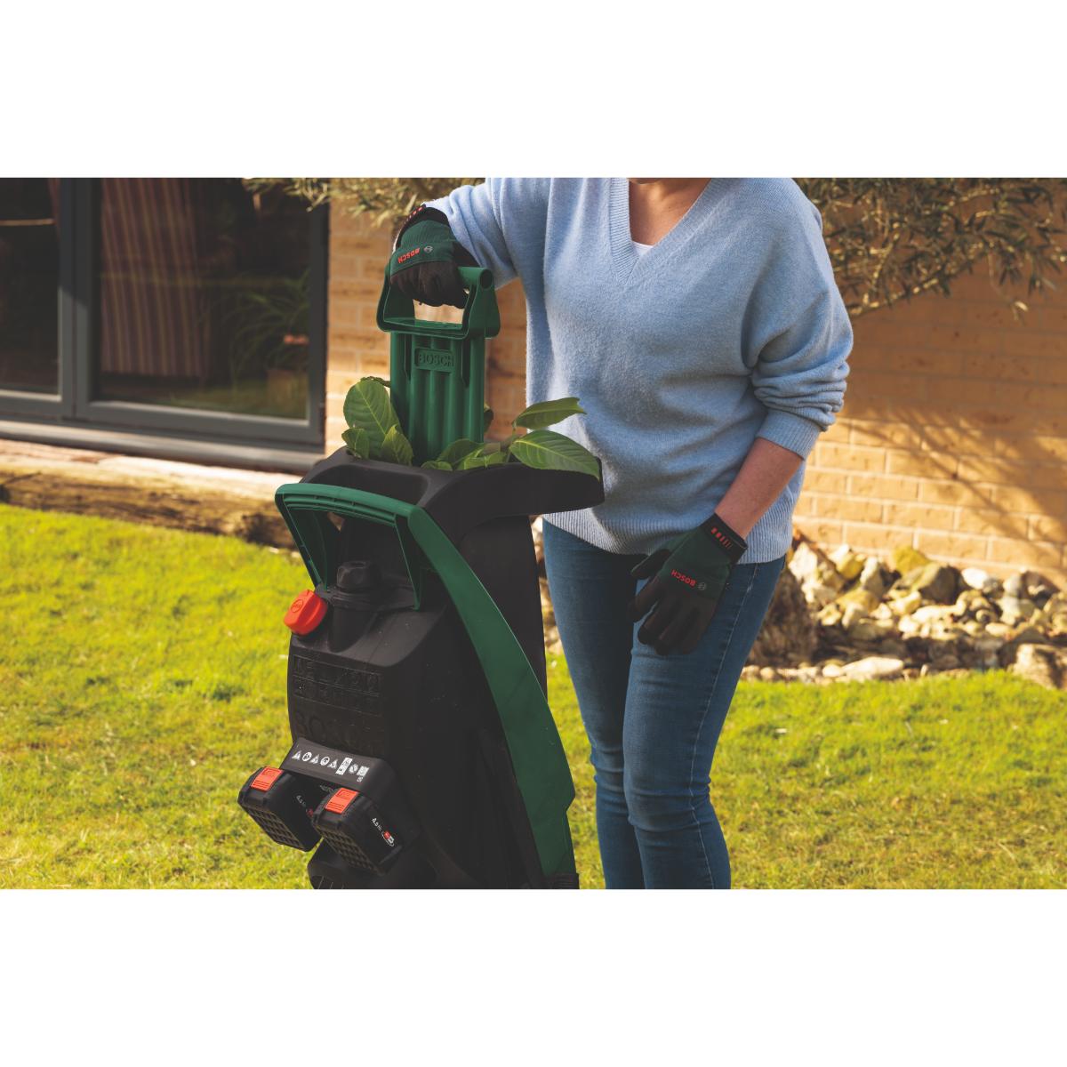 Bosch Häcksler UniversalShredder 2x18V-25, 2 x Akku PBA 18V 4.0Ah