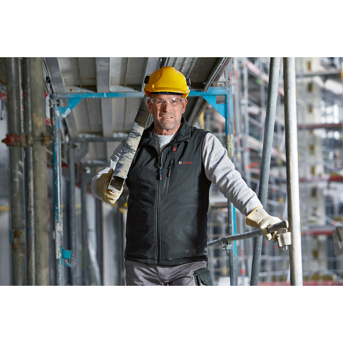 Bosch Beheizbare Weste GHV 12+18V XA, mit Akkuadapter, mit Ladegerät, mit 1x Akku (12V 2.0 Ah)