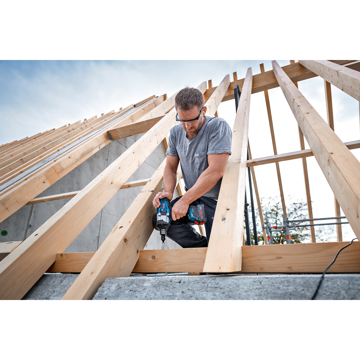 Bosch Akku-Drehschlagschrauber GDS 18V-1050 H mit 2x Akku, Schnellladegerät, L-BOXX