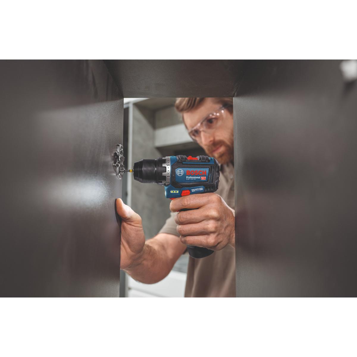 Bosch Akku-Bohrschrauber GSR 12V-32, 2 x Akku GBA 12V 2.0Ah in L-BOXX