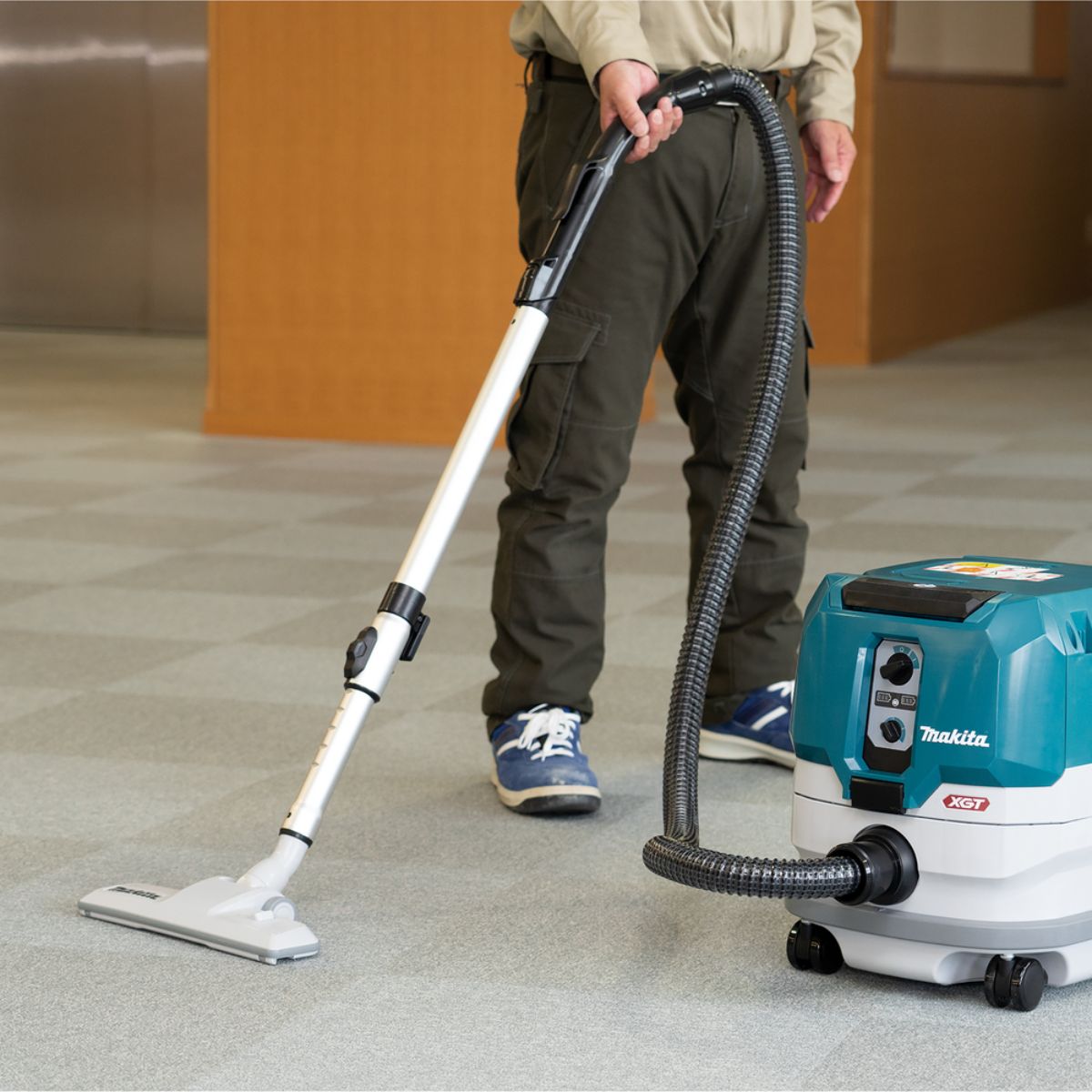 Makita Akku-Staubsauger 15L 40V max. Trocken (ohne Akku, ohne Ladegerät) VC005GLZ