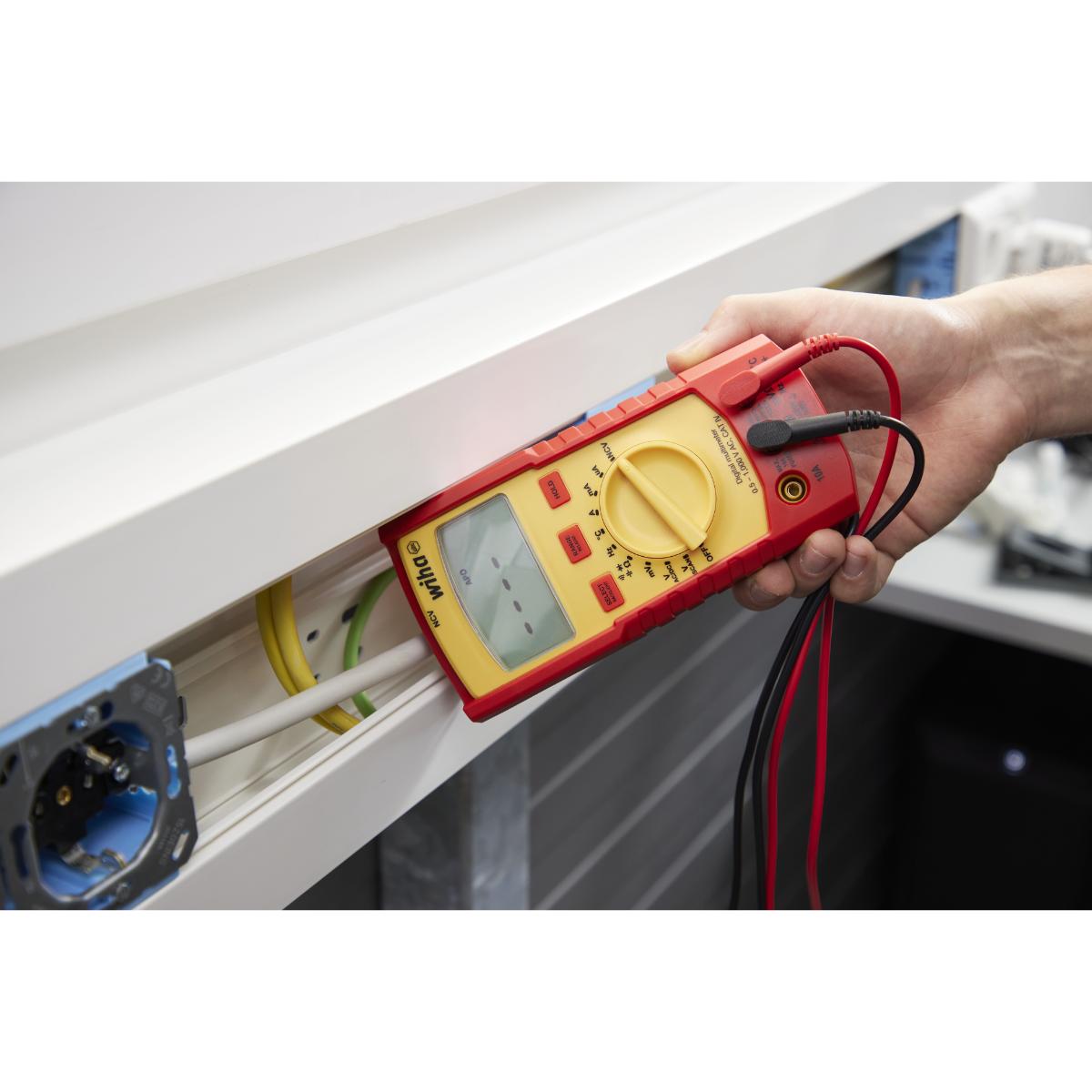Wiha Digitales Multimeter bis 1.000 V AC, CAT IV mit 2x AAA-Batterien