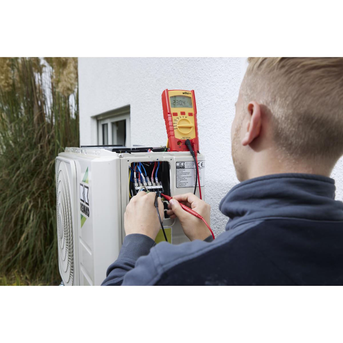 Wiha Digitales Multimeter bis 600 V AC, CAT IV mit 2x AAA-Batterien