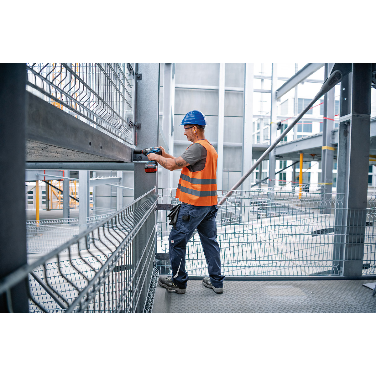 Bosch Akku-Drehschlagschrauber GDS 18V-1050 H mit 2x Akku, Schnellladegerät, L-BOXX