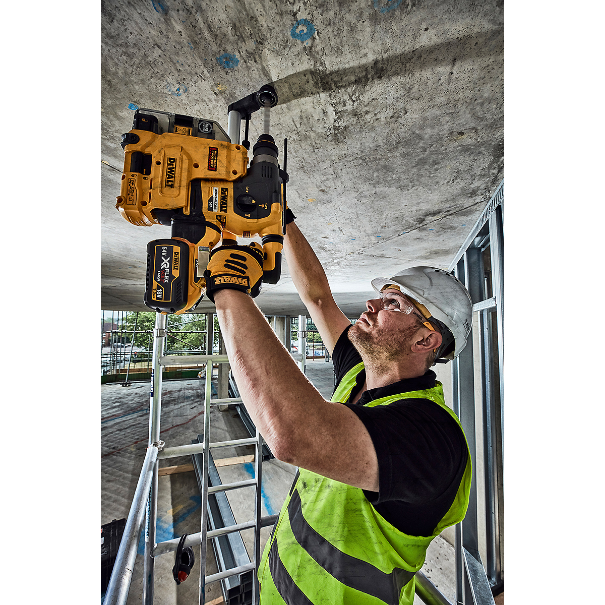 DEWALT Akku-Kombihammer 54V SDS-plus 30mm UTC + Staubabsaugung