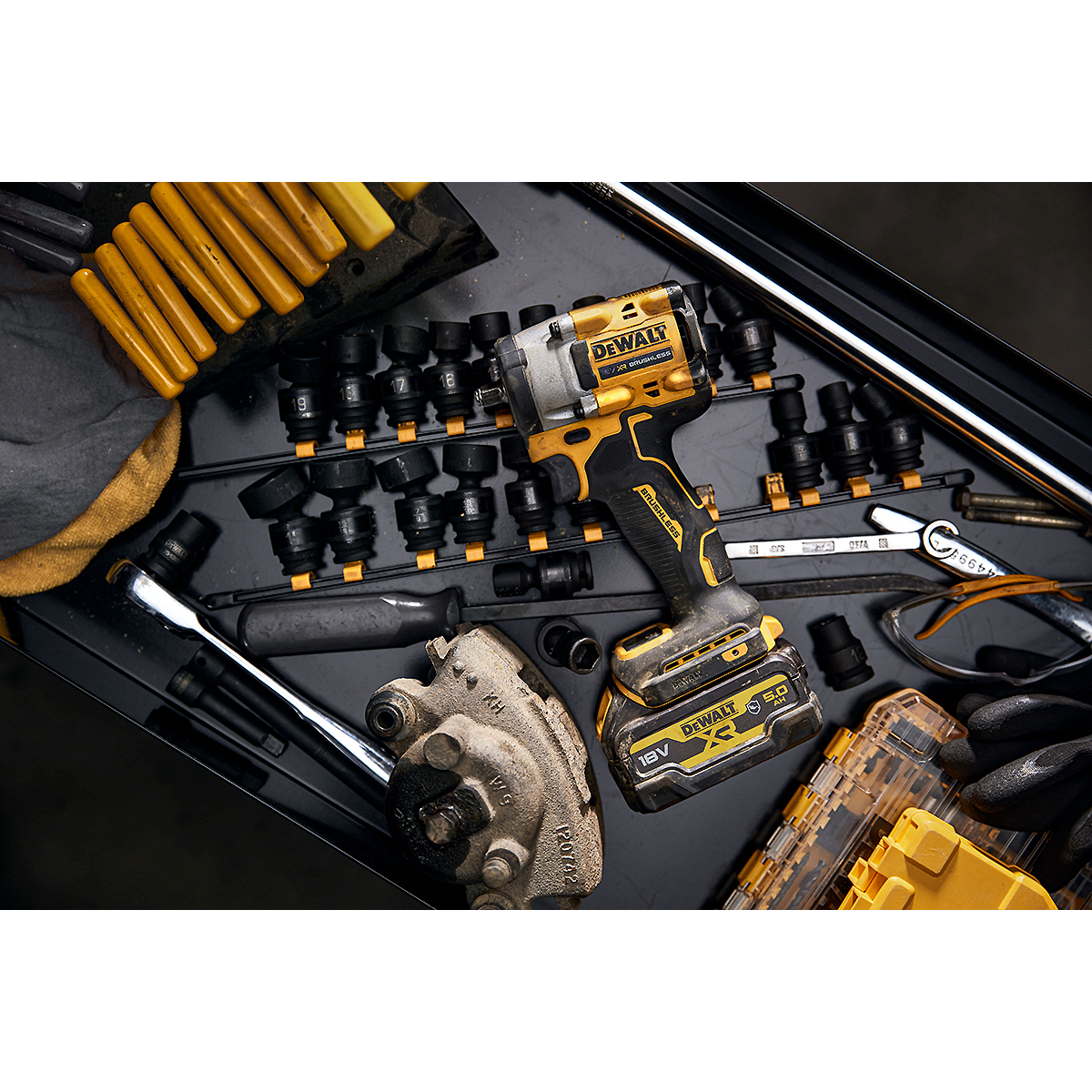 DEWALT Akku-Schlagschrauber 3/8 Zoll XR 18V 406Nm Spezialausführung + 2 Akku + Schnellladegerät