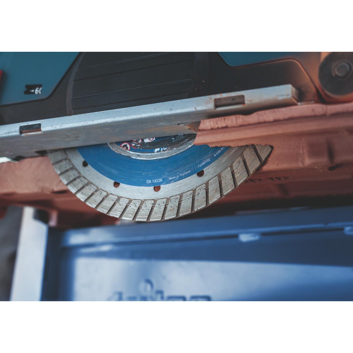 Bosch EXPERT MultiMaterial X-LOCK Diamanttrennscheiben, 22,23 x 2,4 x 12 mm