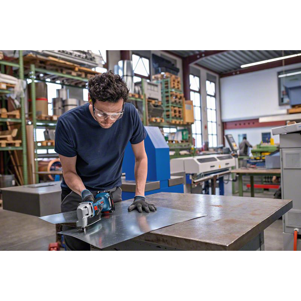 Bosch Akku-Blechschere GSC 18V-16 E, 2 x Akku ProCORE18V, Schnelladeg. u. L-BOXX