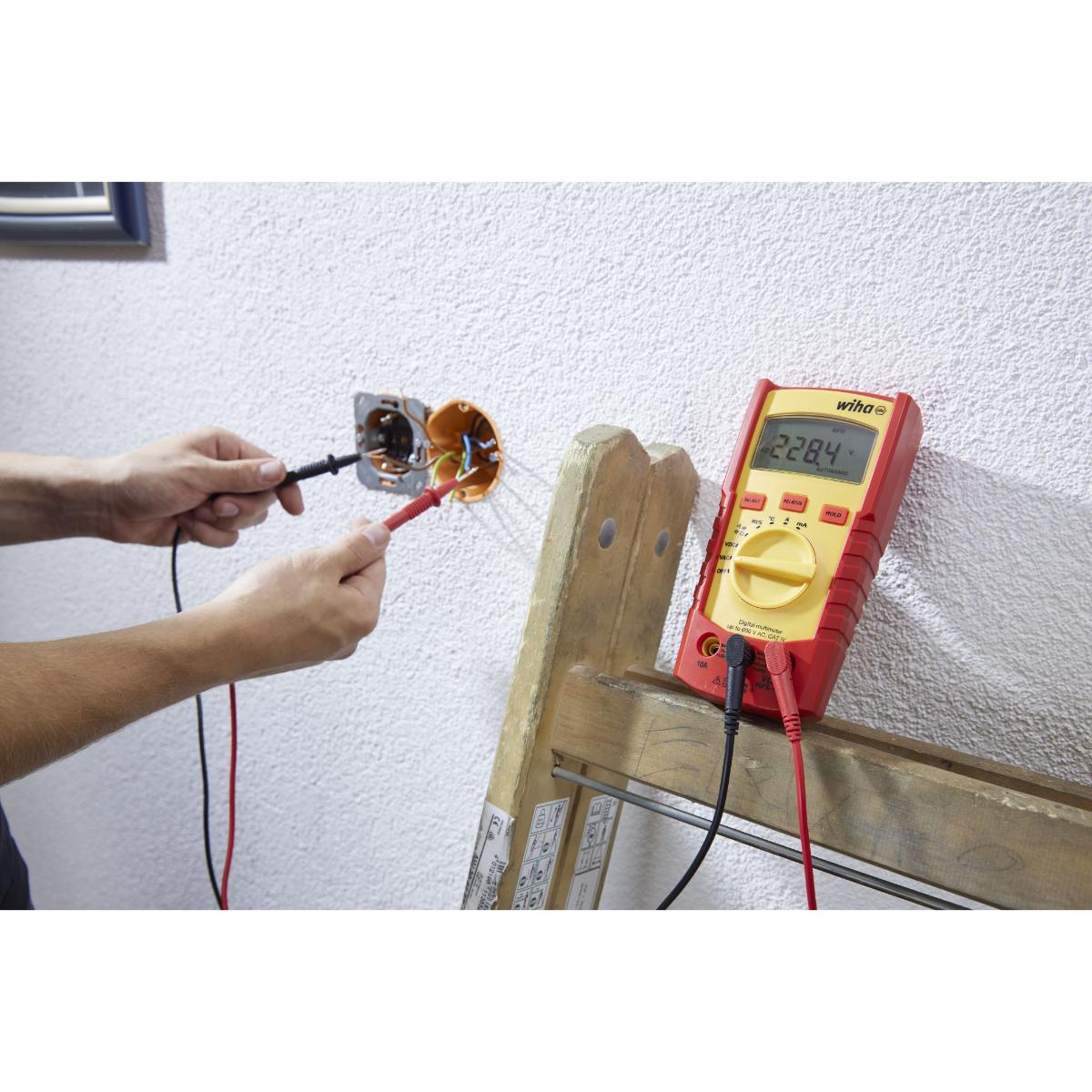 Wiha Digitales Multimeter bis 600 V AC, CAT IV mit 2x AAA-Batterien