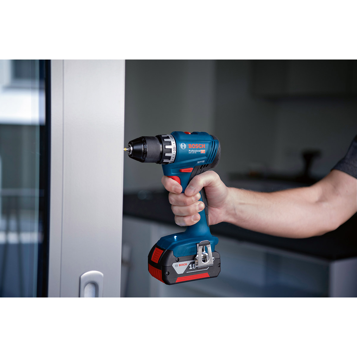 Bosch Bohrschrauber GSR 18V-45 in L-BOXX 136 mit 2 x Li-Ion-Akku 2,0 Ah, Ladegerät