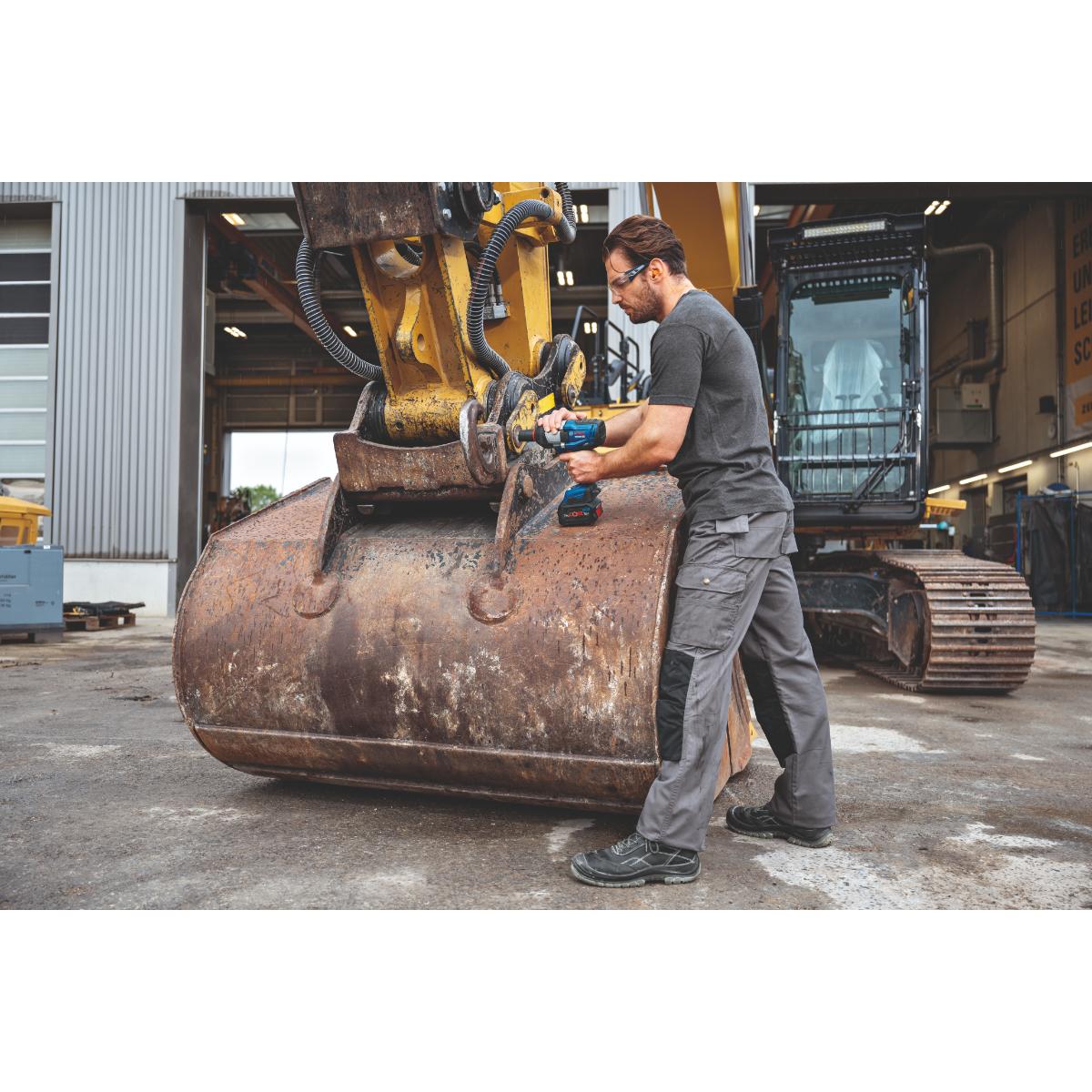 Bosch Drehschlagschrauber GDS 18V-1600 HC inkl. 2 Akkus & L-BOXX 136