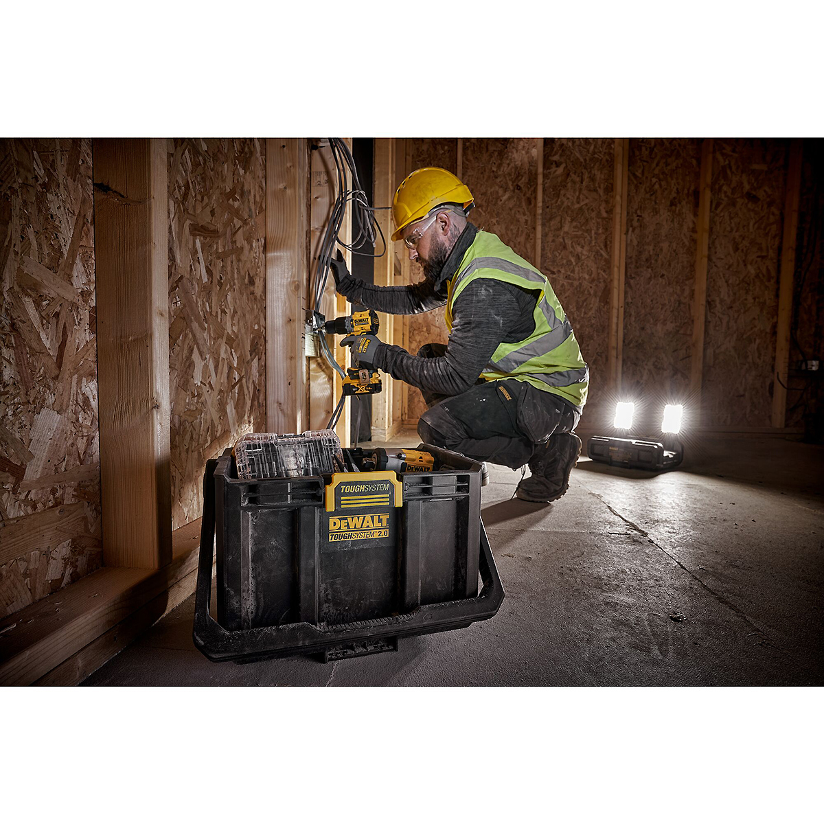 DEWALT TOUGHSYSTEM Werkzeugbox mit Leuchten