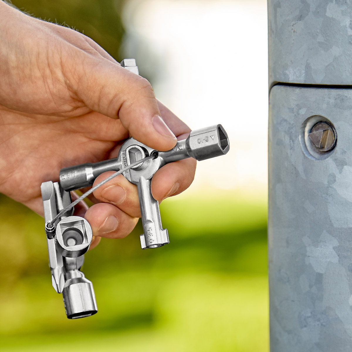 KNIPEX TwinKey Schaltschrankschlüssel für gängige Schränke und Absperrsysteme 92 mm