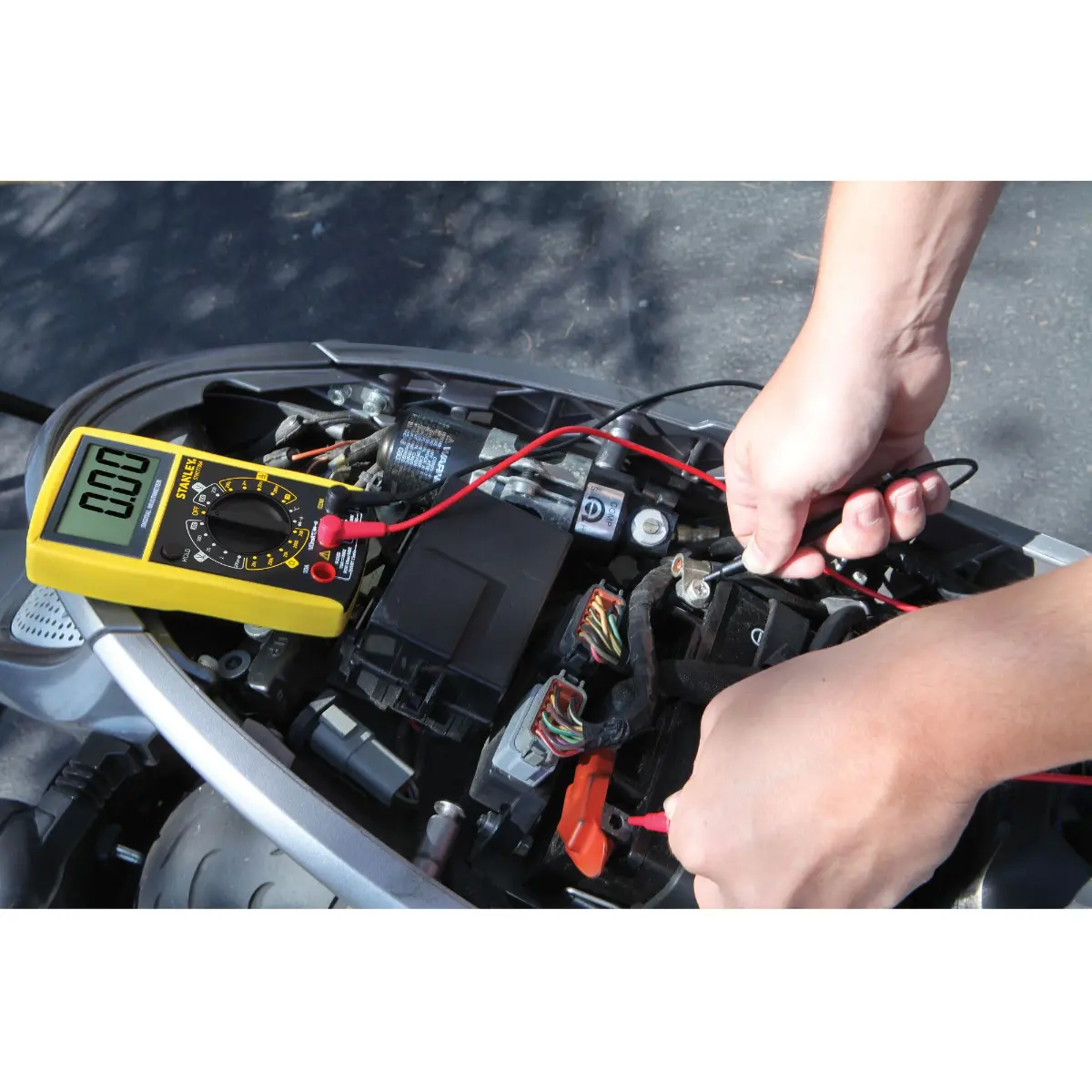 STANLEY Multimeter mit LCD Display und ausklappbarer Stütze 