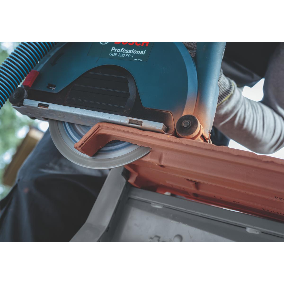 Bosch EXPERT MultiMaterial X-LOCK Diamanttrennscheiben, 22,23 x 2,4 x 12 mm