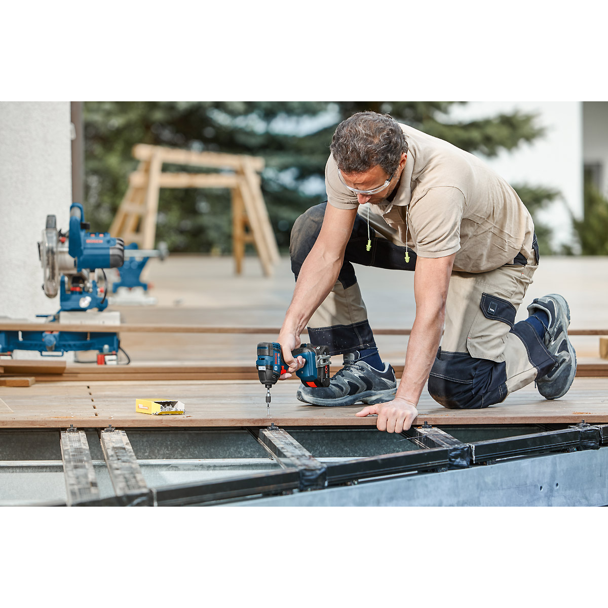 Bosch Akku-Drehschlagschrauber GDR B861718V-200 mit 2x Akku GBA 18V 4.0Ah in L-Case