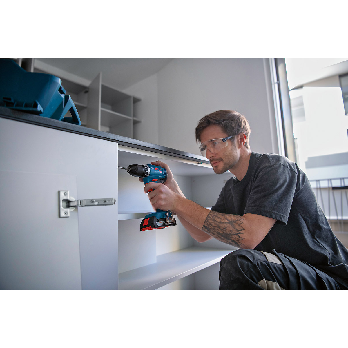Bosch Bohrschrauber GSR 18V-45 in L-BOXX 136 mit 2 x Li-Ion-Akku 2,0 Ah, Ladegerät