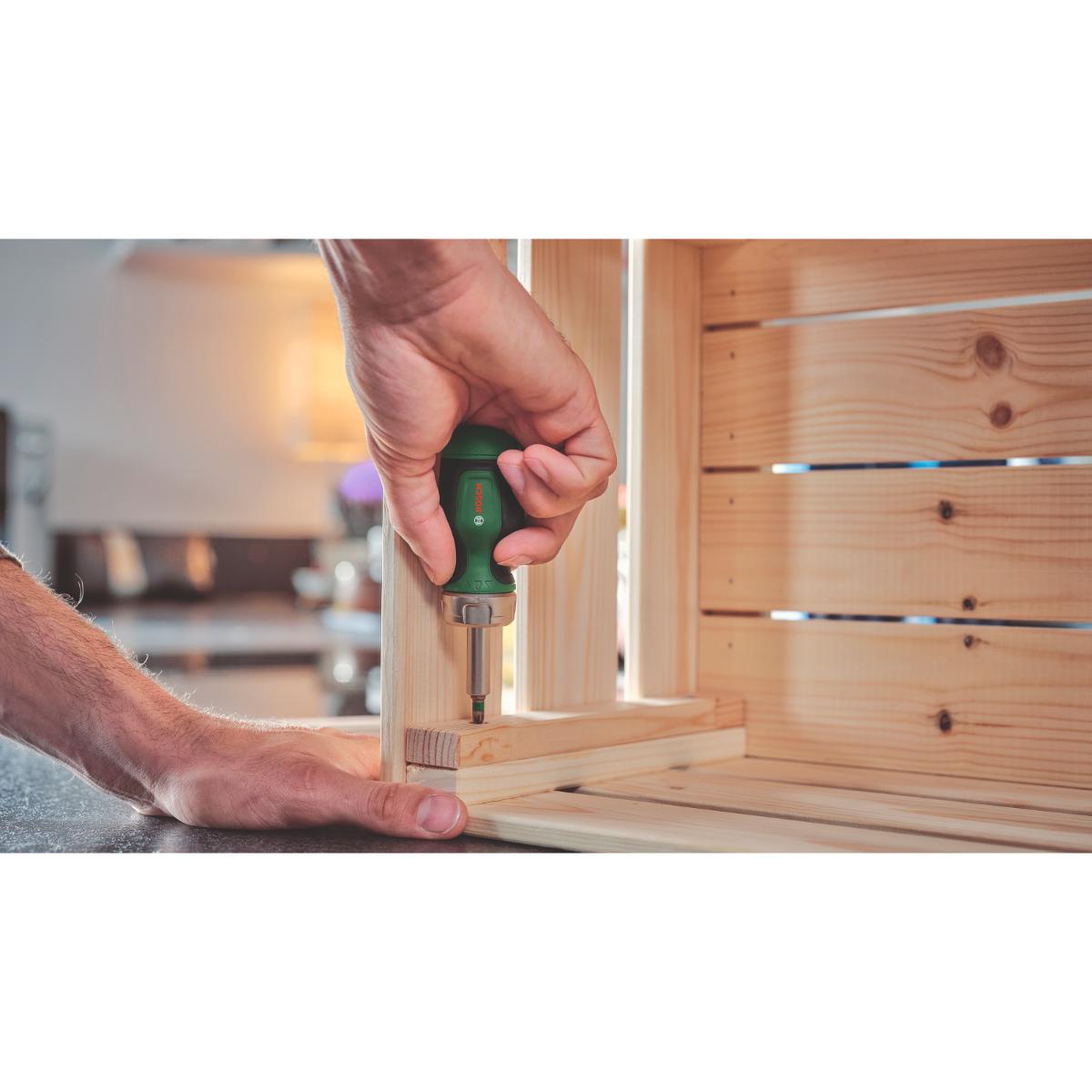 Bosch Stubby Bit-Ratschenschraubendreher mit 6 Bits (Magazin 2)