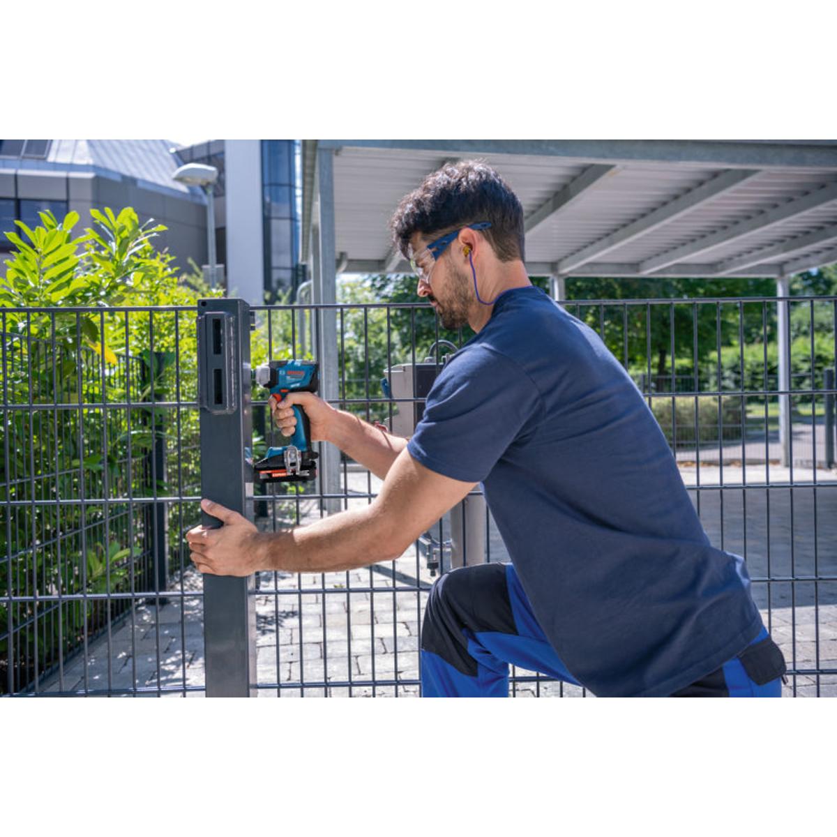 Bosch Akku-Drehschlagschrauber GDS18V-330H, 2x Akku EXBA18V-40 in L-BOXX