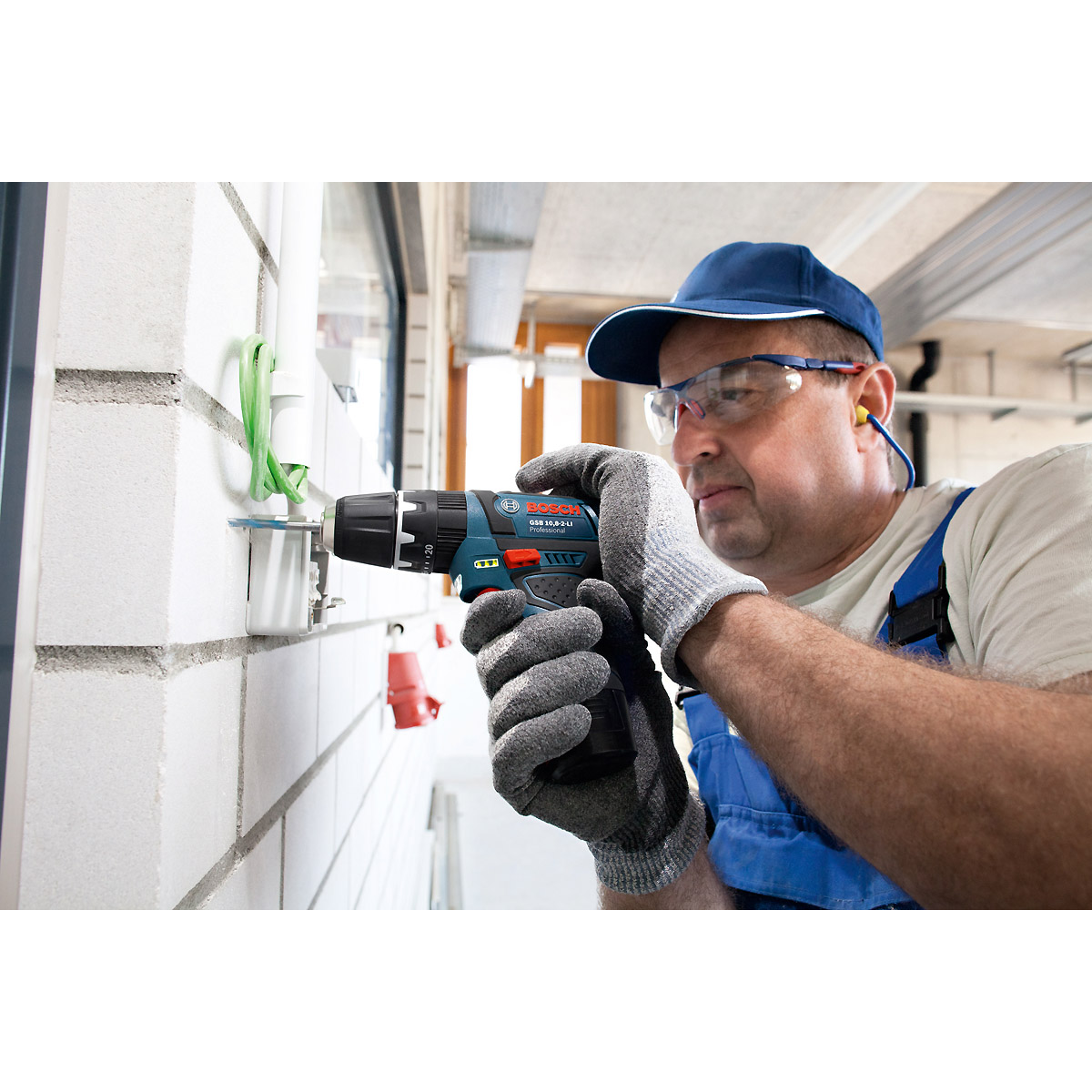 Bosch Akku-Schlagbohrschrauber GSB 12V-15, mit 1 x 4.0 Ah, 1 x 2.0 Ah Li-Ion Akku