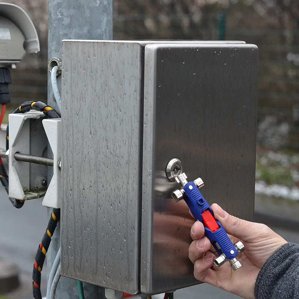 KNIPEX Universalschlüssel JointKey Quadro für gängige Absperrsysteme 63 mm