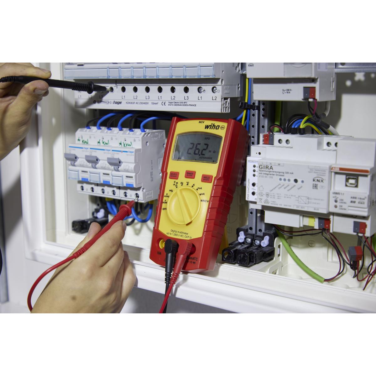 Wiha Digitales Multimeter bis 1.000 V AC, CAT IV mit 2x AAA-Batterien