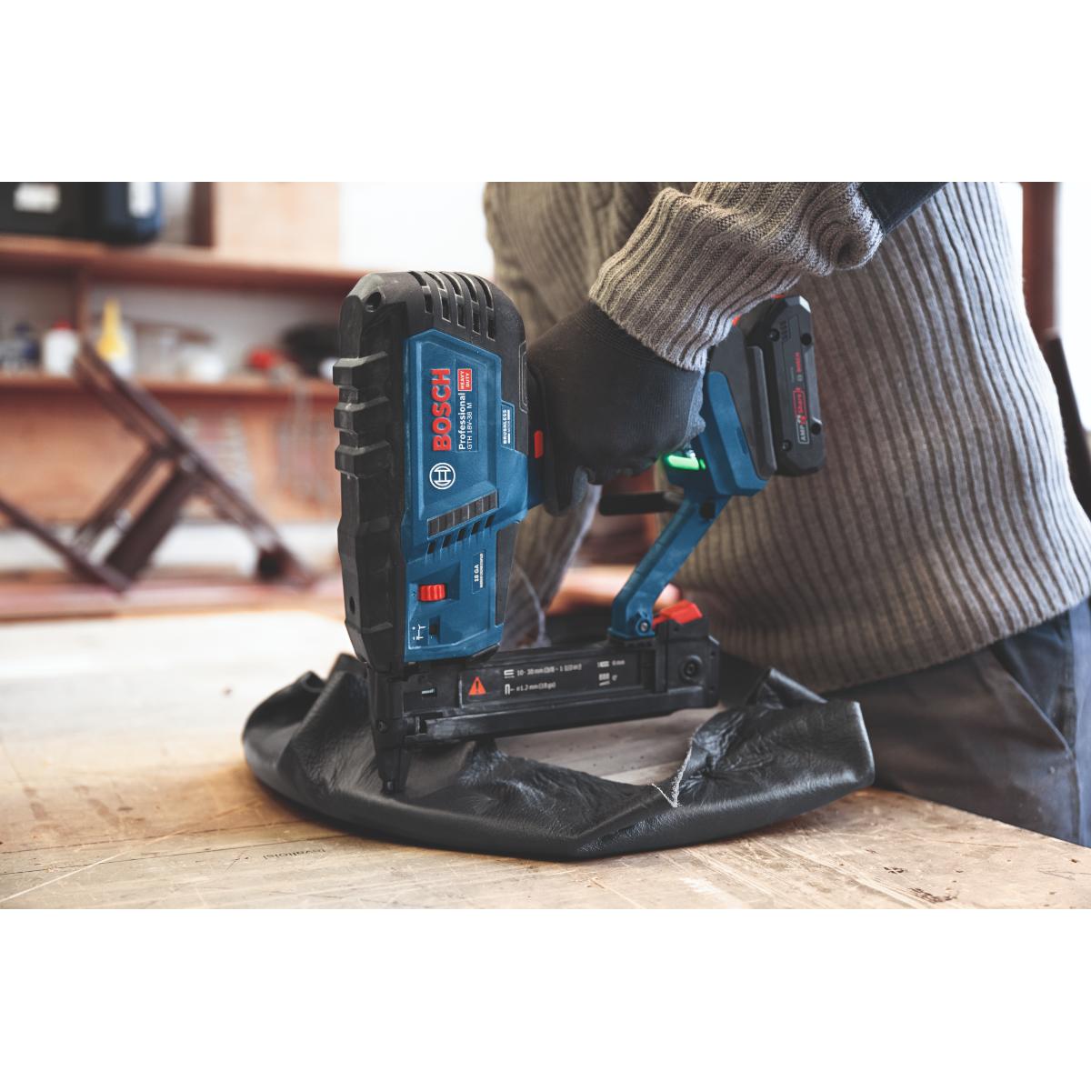 Bosch Akku-Holzklammerer GTH 18V-38 M inkl. L-BOXX 238