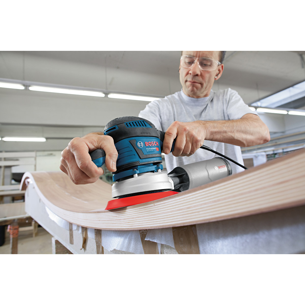 Bosch Exzenterschleifer GEX 40-150 mit 1 x Schleifblatt M480 und L-BOXX