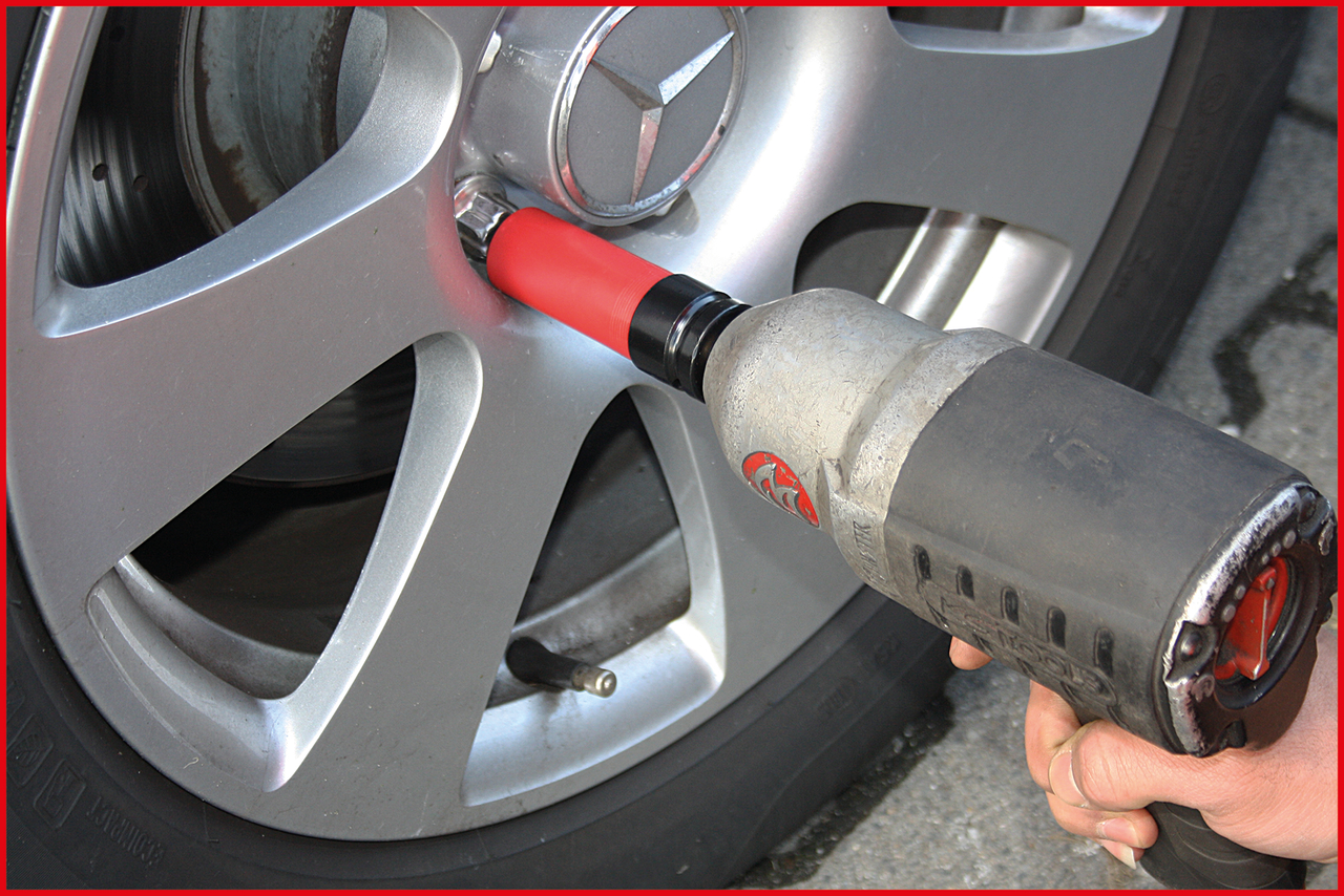 KS Tools Spezial-Alu-Felgen Sonderprofil-Kraft-Stecknuss für Mercedes, lang, 17 mm