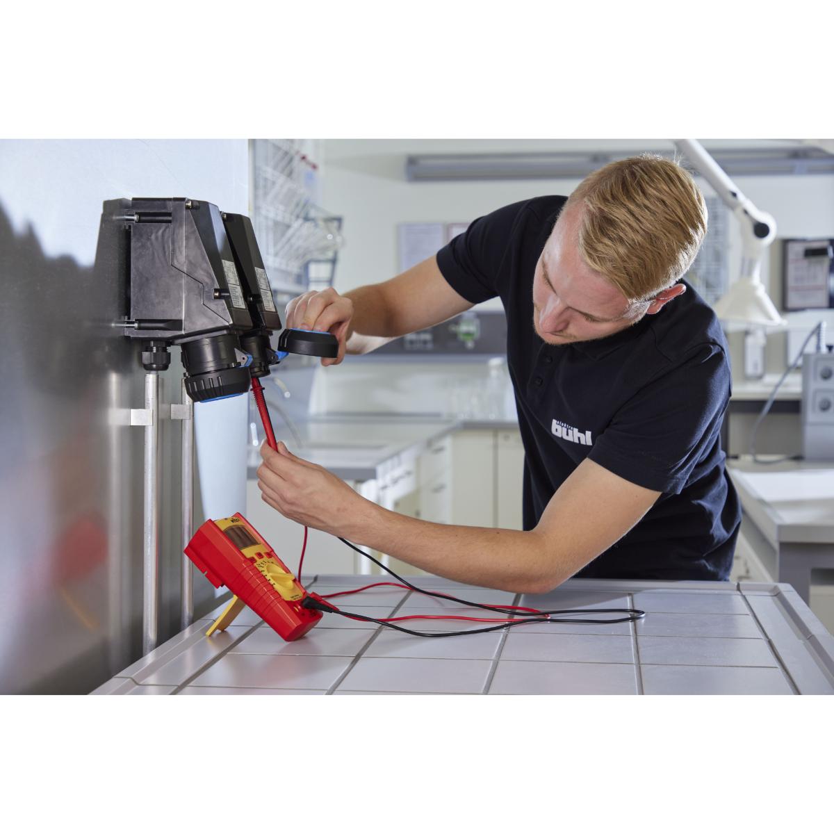 Wiha Digitales Multimeter bis 1.000 V AC, CAT IV mit 2x AAA-Batterien