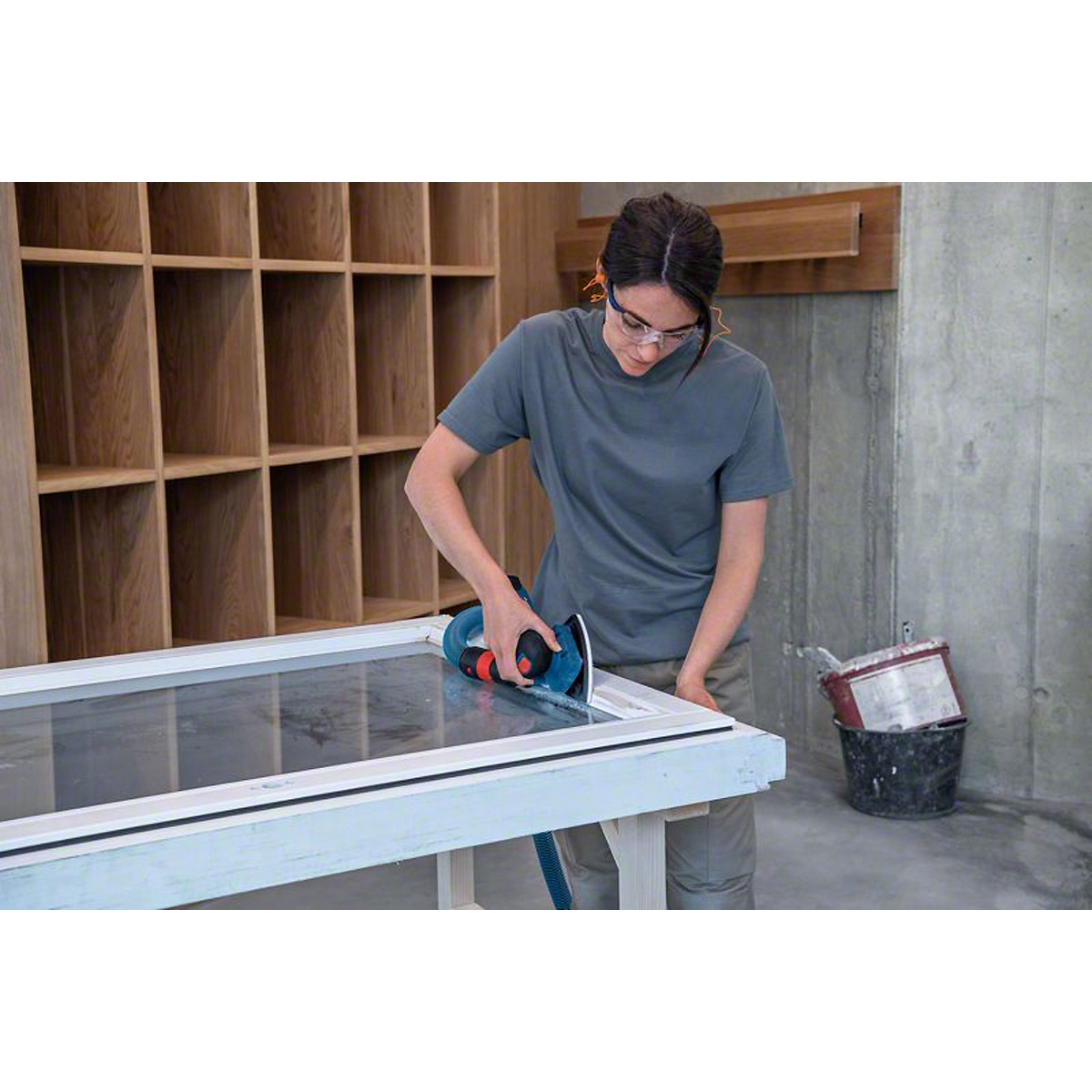 Bosch Akku-Schwingschleifer GSS 12V-13 mit Zubehör-Set