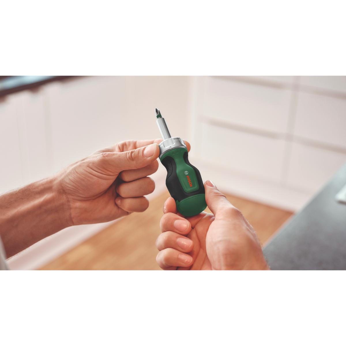 Bosch Stubby Bit-Ratschenschraubendreher mit 6 Bits (Magazin 2)