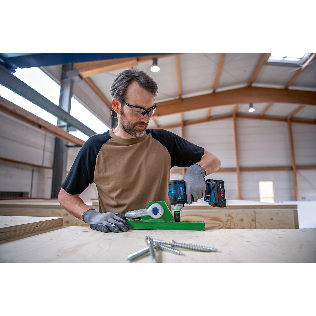 Bosch Akku-Drehschlagschrauber GDS 18V-330 HC, 2xAkku GBA 18V 5.0Ah, GAL 18V-40 Pro