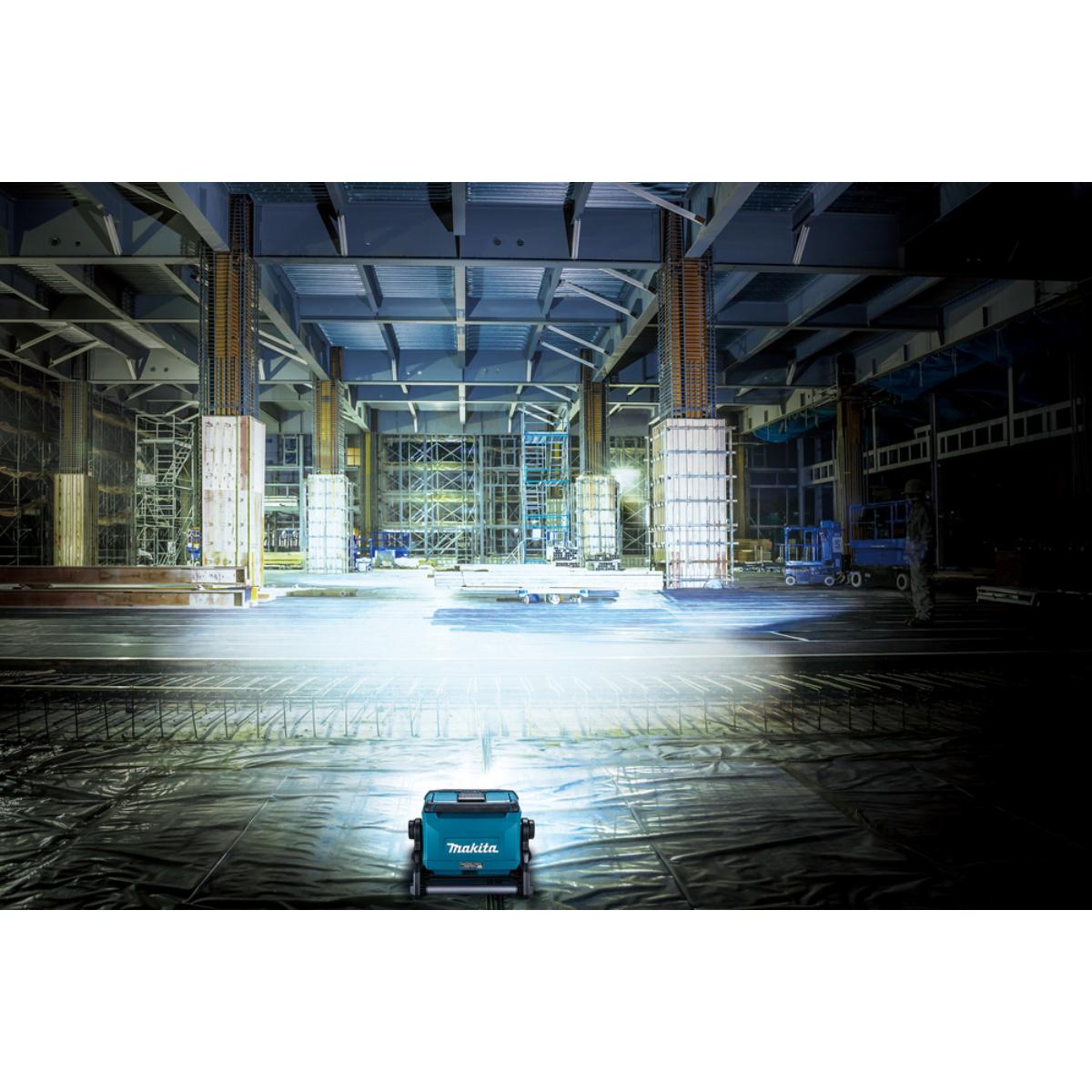 Makita LED-Akku-Baustrahler 18V/40V max. - 4.300 lx - 10.000 lm - ML009G