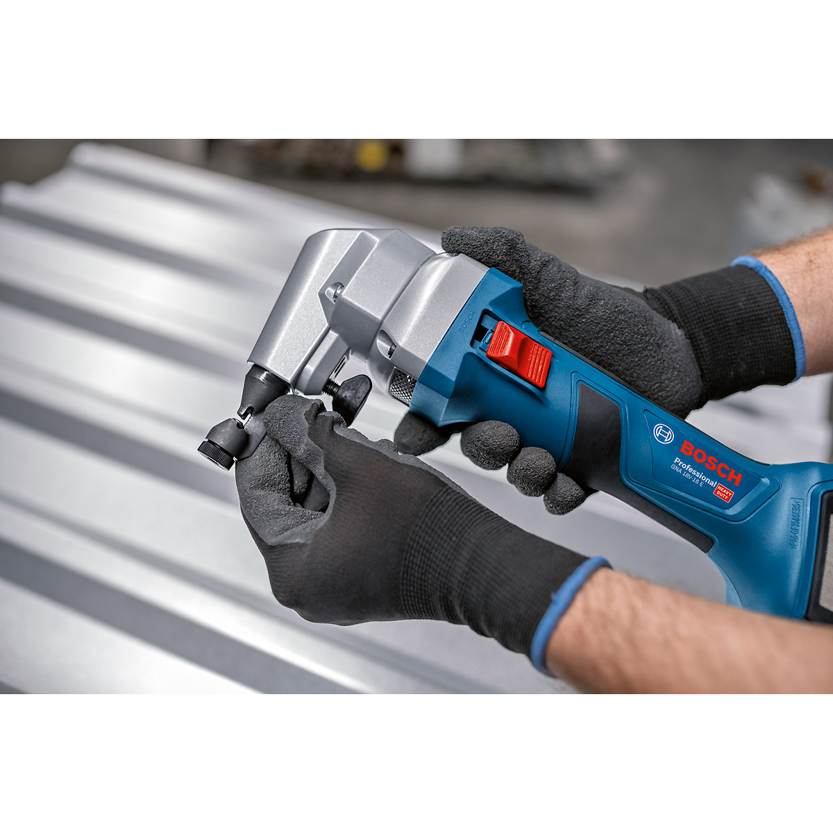 Bosch Akku-Nager GNA 18V-16 E, 2 Akku ProCORE18V 4.0Ah, Ladg. u. L-BOXX
