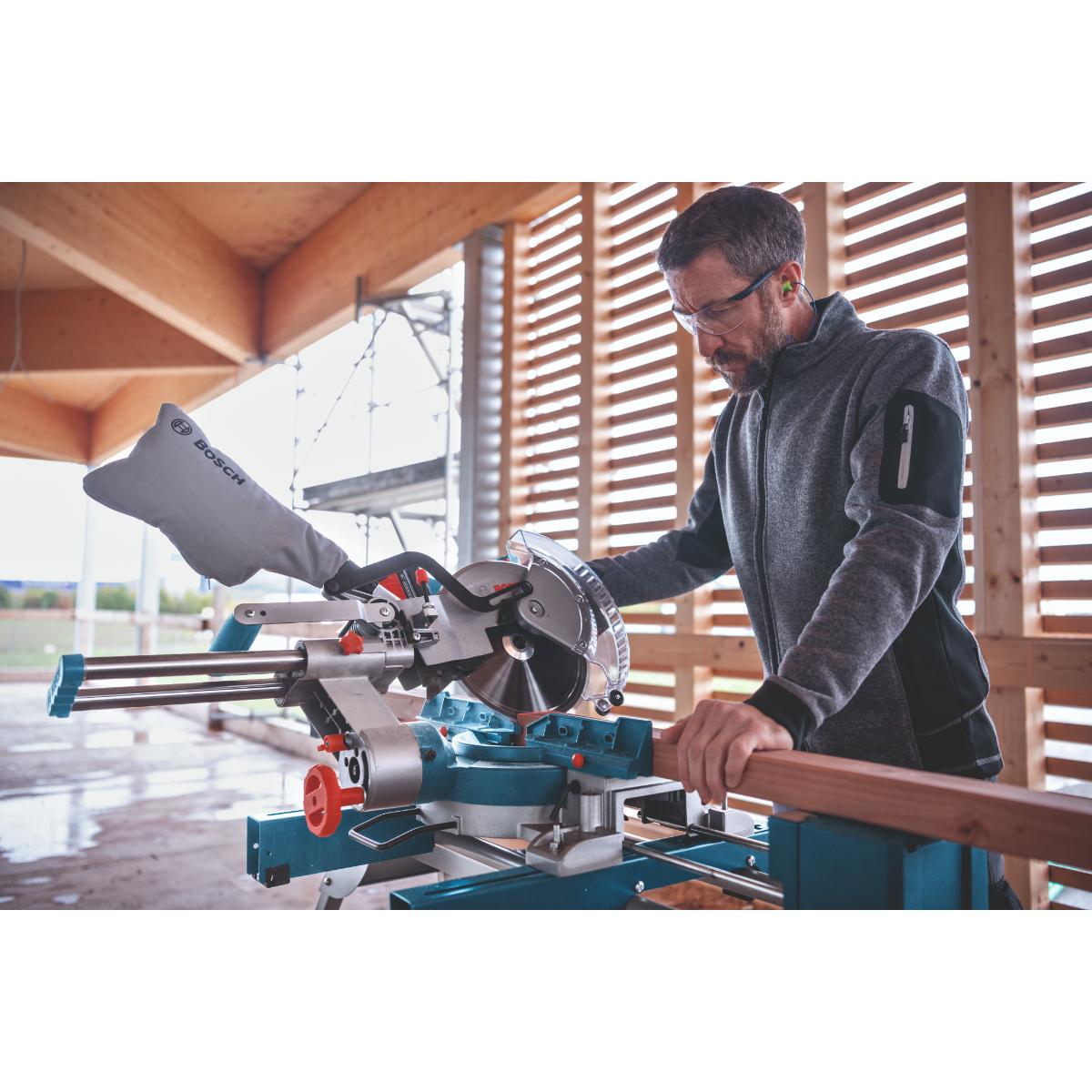 Bosch Akku-Kapp- und Gehrungssäge BITURBO GCM 18V-254 D